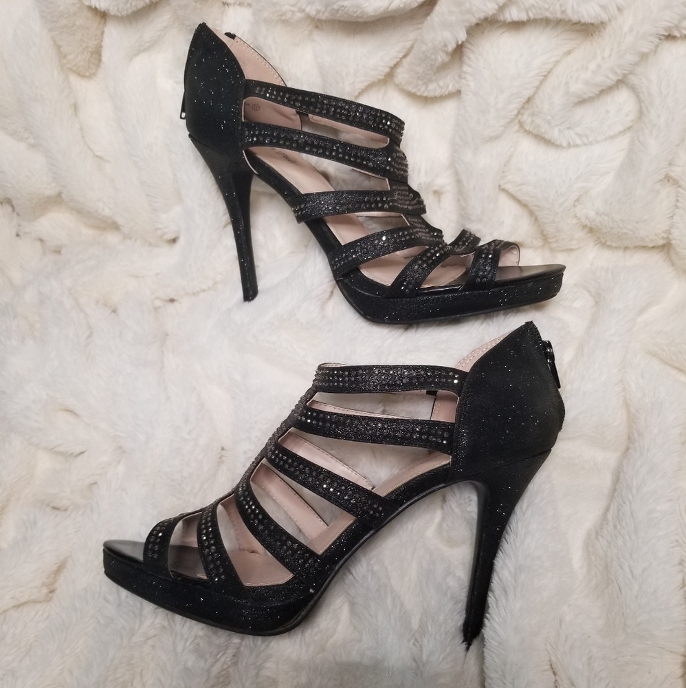 ☺2/$99☺Dream Pair black glitter & rhinestone heel